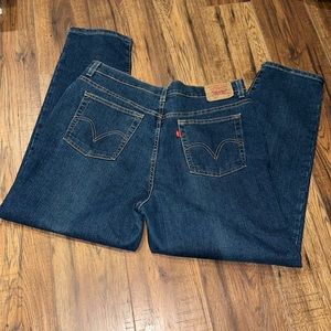 Size 18 Misses Short Levi’s 512 Classic Slim Stretch Jeans. Has some fading